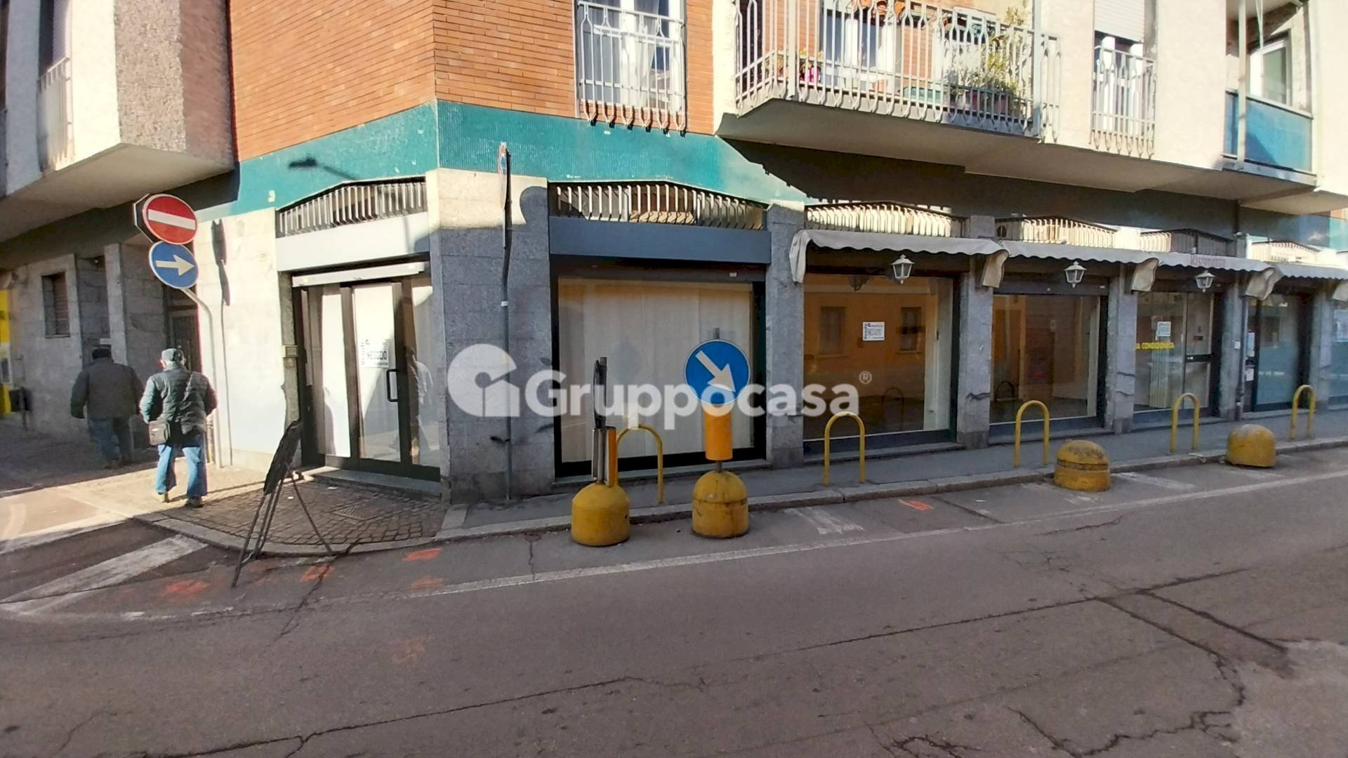 Foto 2 - Locale Commerciale Via Pusterla
 
35, Magenta - foto 2