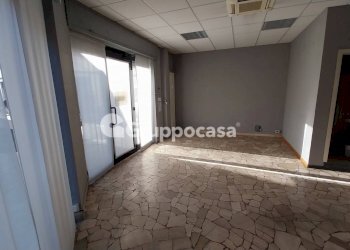 Foto 5 - Locale Commerciale Via Pusterla
 
35, Magenta - foto 5