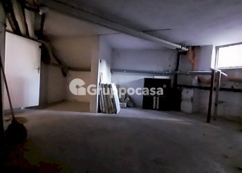 Foto 21 - Locale Commerciale Via Pusterla
 
35, Magenta - foto 21