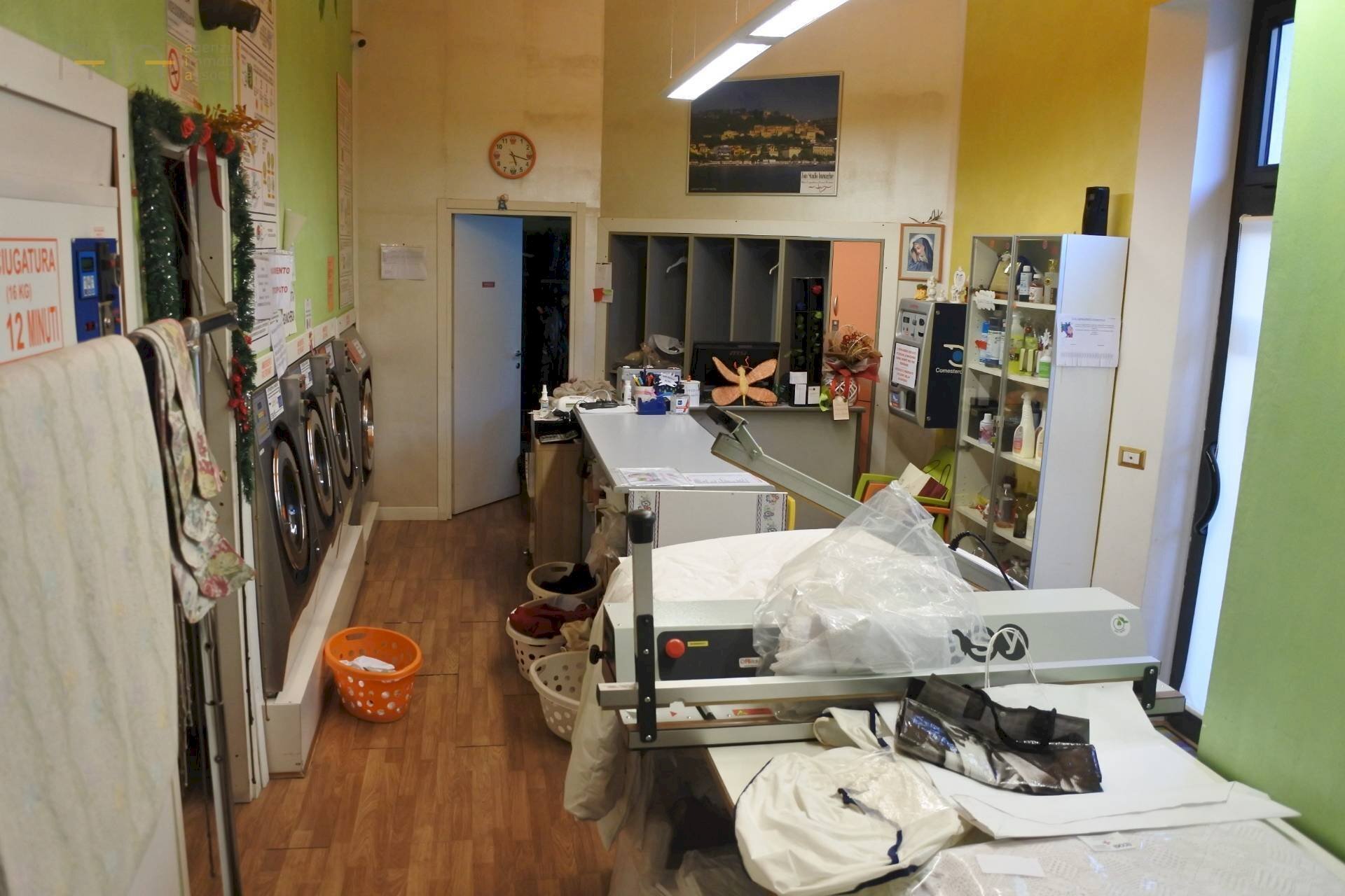 Foto 3 - Commercial Activity via Leopardi
 
27, Grottammare - photo 3