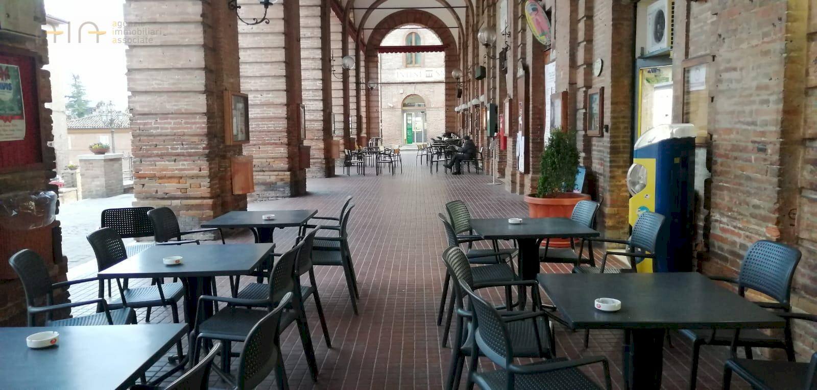 Foto 3 - Commercial Activity P.zza Risorgimento
 
19, Amandola - photo 3