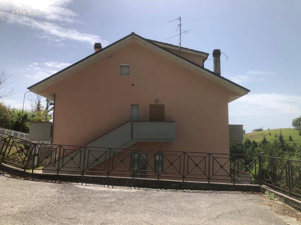 Foto 1 - Trilocale Fraz. Castel San Pietro, Palmiano - foto 1