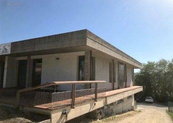 Foto 5 - Locale Commerciale Via del progresso
 
12, Canzano - foto 5