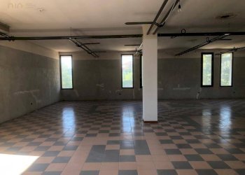 Foto 33 - Locale Commerciale Via del progresso
 
12, Canzano - foto 32