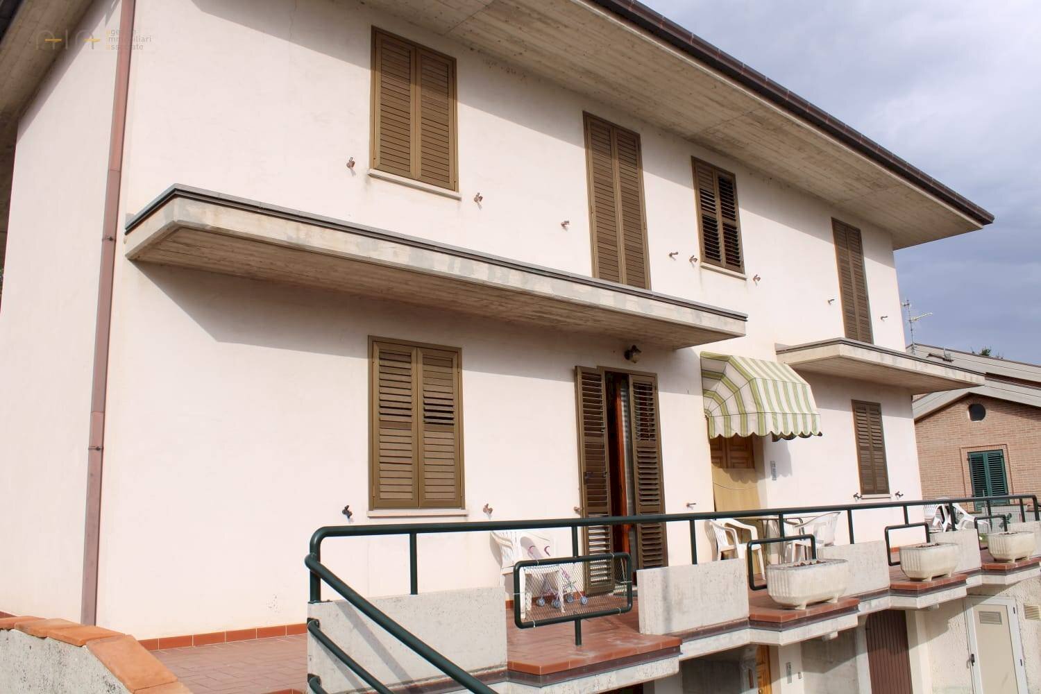 Foto 1 - Villa Loc. Villa Rustici
 
66, Amandola - foto 1