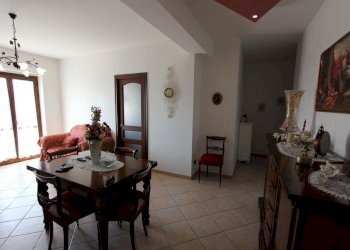 Foto 3 - Trilocale VIA SAN PASQUALE
 
19, Zumpano - foto 2