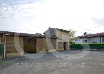 LE AUTORIMESSE VISTE DAL CORTILE - Casa indipendente via Piave
 
60, Manerbio - foto 5