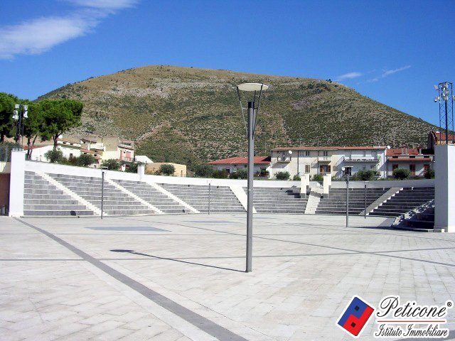 Foto 13 - Commercial Premises Via Ugo Foscolo
 
54, Fondi - photo 3