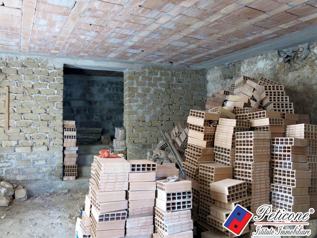 Foto 7 - Bilocale Via Duomo
 
23, Lenola - foto 1