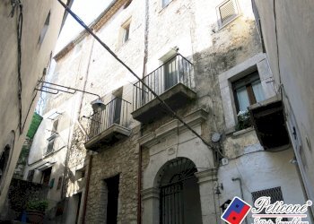 Foto 13 - Quadrilocale Piazza Cavour
 
12, Lenola - foto 1