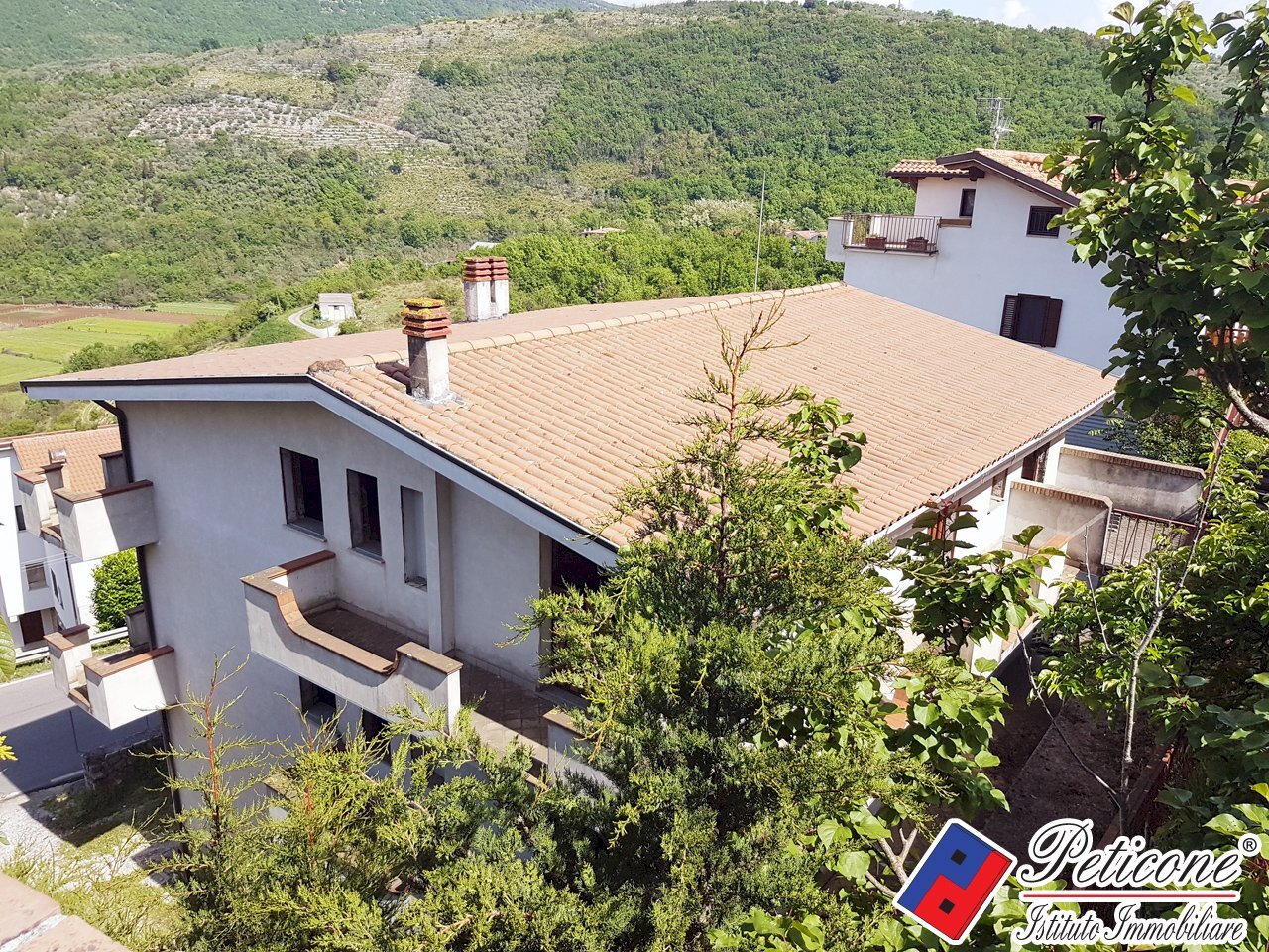 Foto 17 - Villa Via Pietra dei Corvi
 
12, Lenola - foto 2