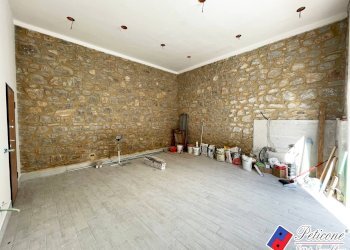 Foto 3 - Commercial Premises VIA LUCREZIO CARO, Fondi - photo 1