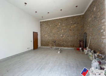 Foto 4 - Commercial Premises VIA LUCREZIO CARO, Fondi - photo 2