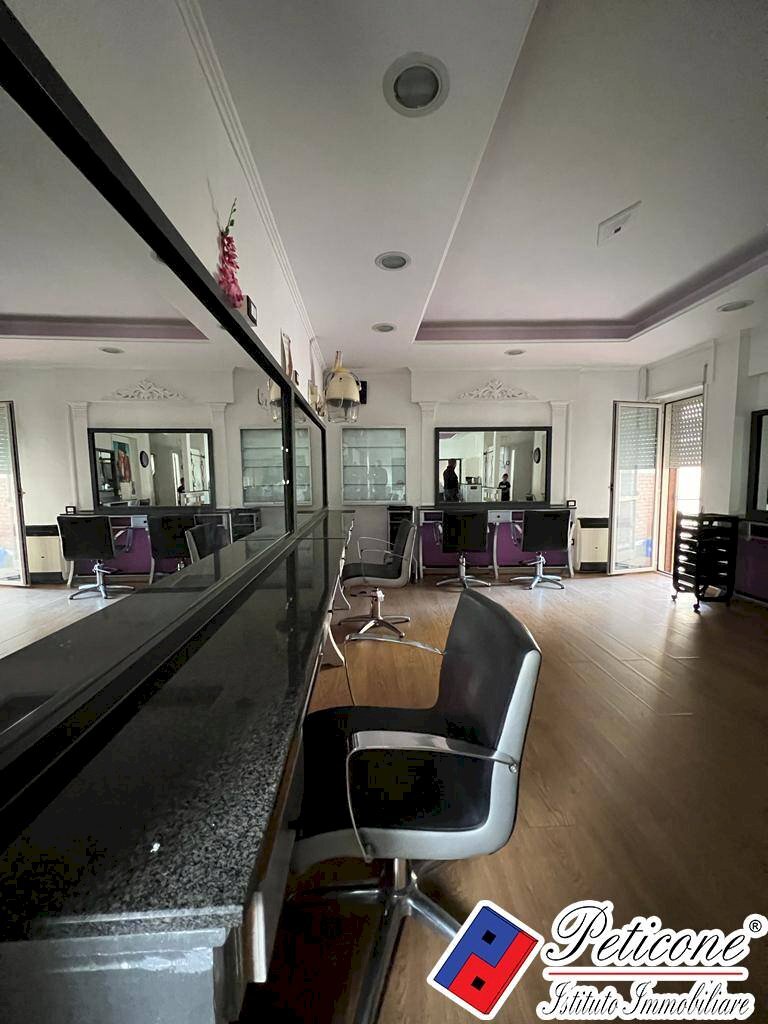 Foto 2 - Locale Commerciale Piazza Lago, Lenola - foto 2