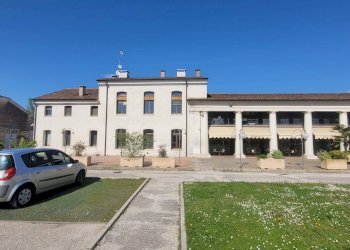 Foto 1 - Bar Tavola Calda - Fredda via roma
 
5, Roncoferraro - foto 1