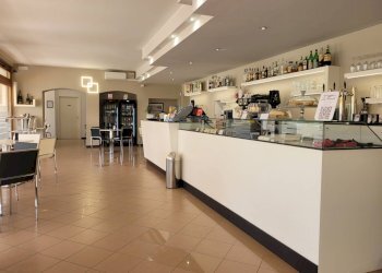 Foto 2 - Bar Tavola Calda - Fredda via roma
 
5, Roncoferraro - foto 2