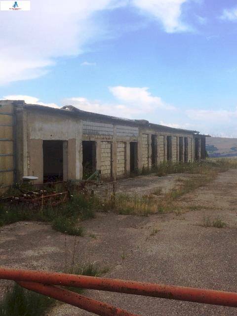 Foto 3 - Magazzino contrada maggiano
 
101, Vallata - foto 3