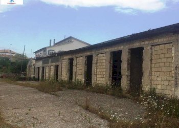 Foto 2 - Magazzino contrada maggiano
 
101, Vallata - foto 2