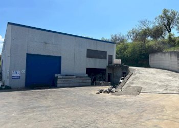 Foto 1 - Magazzino contrada torreamando, Ariano Irpino - foto 1