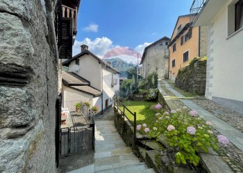 Edificio all\'aperto - Casa semi indipendente Gurro - foto 2