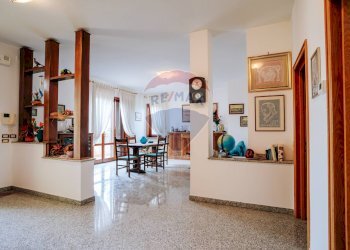Sala da pranzo - Casa indipendente C.da Scalzino
 
46, Rocca San Giovanni - foto 36