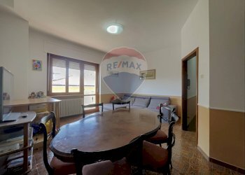 Sala da pranzo - Quadrilocale Via Adamo Giangiulio
 
4, Lanciano - foto 17