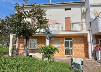 Casa all\'aperto - Casa indipendente Contrada Schiavonesco, Torino di Sangro - foto 1