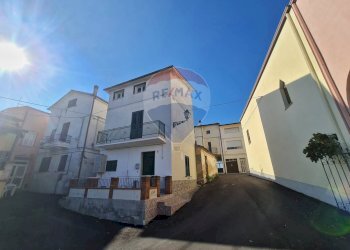 Edificio all\'aperto - Casa semi indipendente Paglieta - foto 1