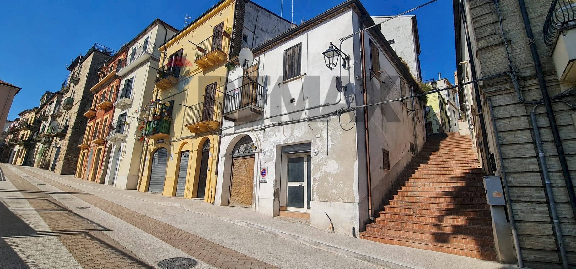 Edificio all\'aperto - Casa semi indipendente Via Valera
 
77, Lanciano - foto 1