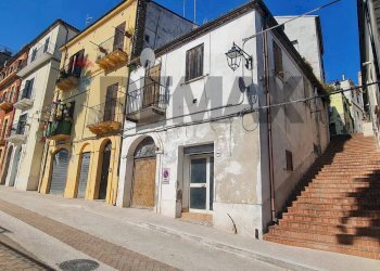 Edificio all\'aperto - Casa semi indipendente Via Valera
 
77, Lanciano - foto 1