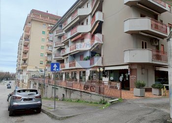 Edificio all\'aperto - Locale Commerciale PIAZZA ERALDO MISCIA
 
17, Lanciano - foto 2