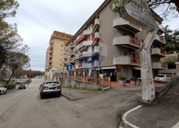 Edificio all\'aperto - Locale Commerciale PIAZZA ERALDO MISCIA
 
17, Lanciano - foto 3