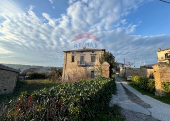 Casa all\'aperto - Casa indipendente C.da Santa Liberata
 
127, Lanciano - foto 3