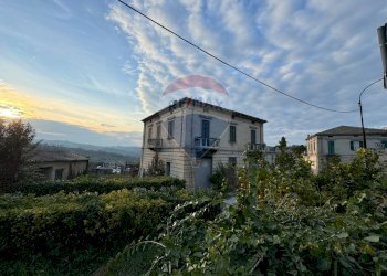 Casa all\'aperto - Casa indipendente C.da Santa Liberata
 
127, Lanciano - foto 4