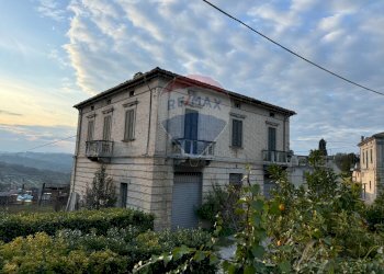 Casa all\'aperto - Casa indipendente C.da Santa Liberata
 
127, Lanciano - foto 5