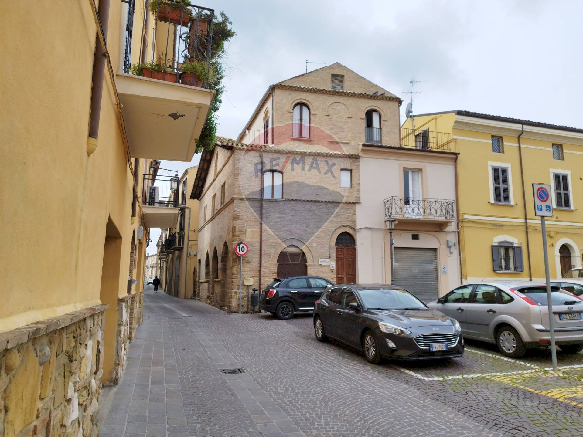 Edificio all\'aperto - Casa indipendente Piazza dei Frentani
 
1/2, Lanciano - foto 1