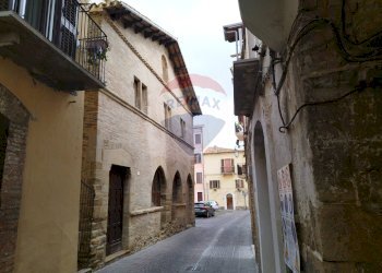 Edificio all\'aperto - Casa indipendente Piazza dei Frentani
 
1/2, Lanciano - foto 6