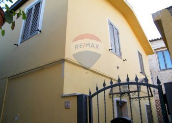 Edificio all\'aperto - Casa semi indipendente Via Angelo Camillo De Meis
 
3, Bucchianico - foto 1