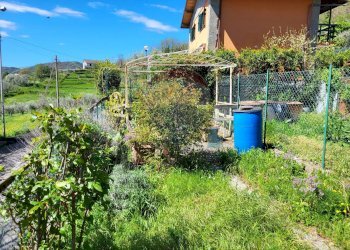 Giardino - Quadrilocale Via Chiose
 
48, Moconesi - foto 26