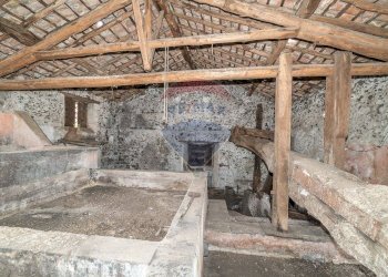 Scale - Rustico via mazzaglia
 
10, Nicolosi - foto 14