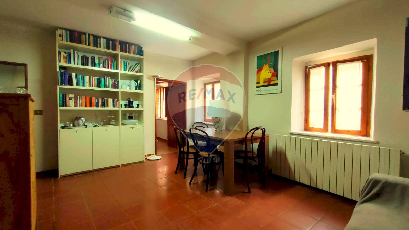 Sala da pranzo - Quadrilocale Vicolo Rubeni
 
5, Laterina Pergine Valdarno - foto 1