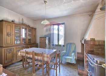 Sala da pranzo - Casa semi indipendente Via Giulio cesare
 
14, Bucine - foto 19