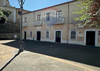 Edificio all\'aperto - Casa indipendente VIA Piazza Monumento, San Demetrio Corone - foto 6