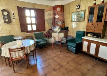 Sala da pranzo - Casa indipendente VIA Piazza Monumento, San Demetrio Corone - foto 14