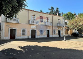 Edificio all\'aperto - Casa indipendente VIA Piazza Monumento, San Demetrio Corone - foto 16