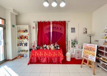 Camera / camera da letto - Attività Commerciale Piazza dell'Unione Europea
15, Montelupo Fiorentino - foto 7