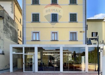 esterno - Locale Commerciale piazza Berni
 
13, Lamporecchio - foto 4