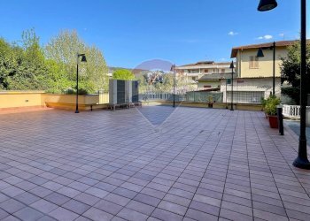 esterno - Locale Commerciale piazza Berni
 
13, Lamporecchio - foto 5