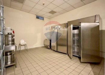 cucina - Locale Commerciale piazza Berni
 
13, Lamporecchio - foto 16