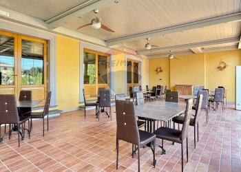 veranda - Locale Commerciale piazza Berni
 
13, Lamporecchio - foto 1